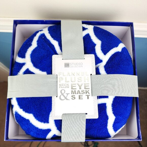 CM Studio Collection Flannel Plush Neck Pillow NWT - Picture 1 of 4